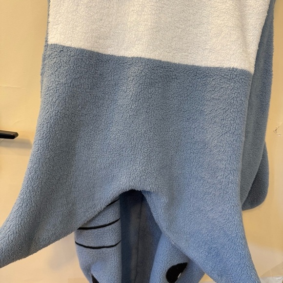 Blue Shark Hooded Blanket - Picture 5 of 5